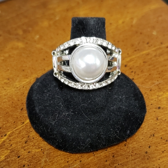 Paparazzi Ring - A Big Break Silver - Picture 1 of 3